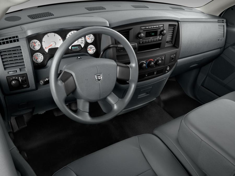  Dodge Ram 3500 Chassis Regular Cab 2006 года  (фото 8 из 13)